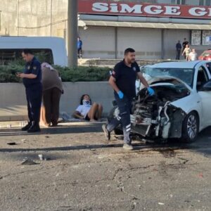 ankarada otomobil otobuse carpti iki yarali A67X7Fhe