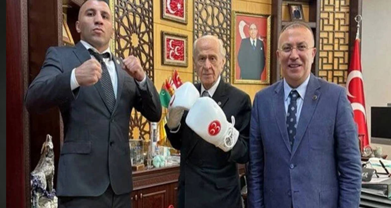 devlet bahceli boks eldivenleriyle poz verdi uc7RpMNt