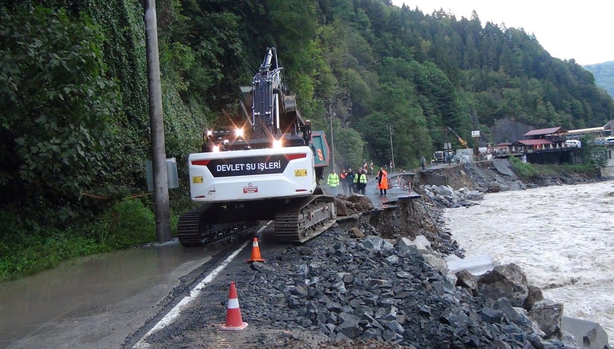 rizede hastalar coken yoldan iple tahliye edildi bun3NwNy