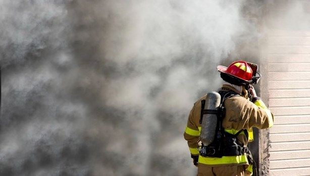 uskudarda iki katli binada yangin sFTqfz1S