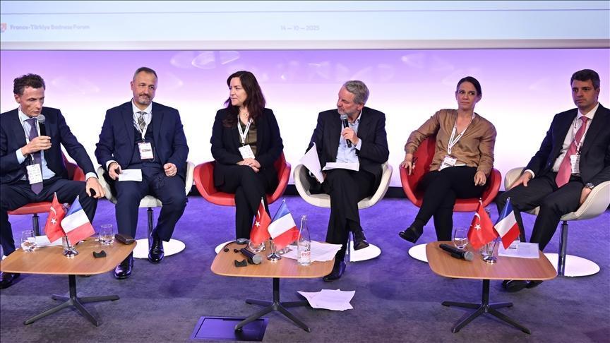 pariste turkiye fransa is forumu duzenlendi XgnETkAU.jpg