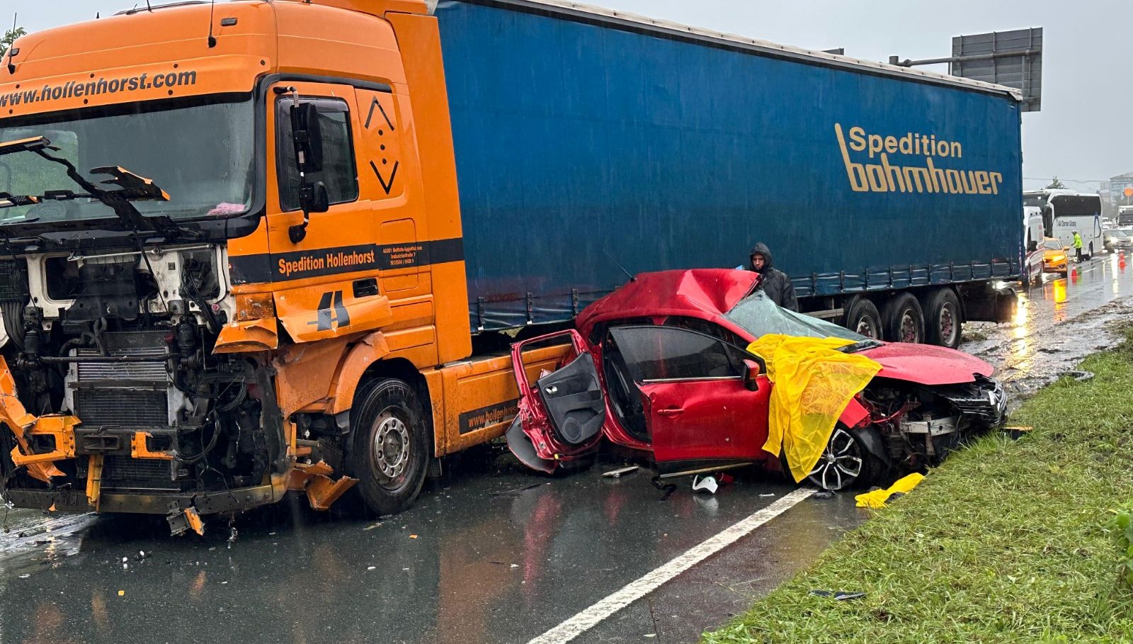 rizede katliam gibi kaza ayni otomobildeki 3 kisi oldu AfOKiqvN.jpg