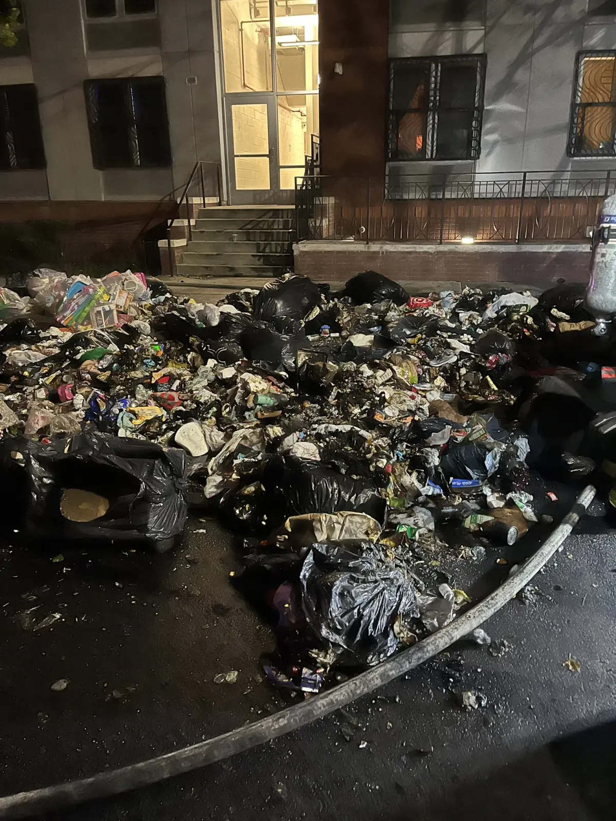 new yorkta arac patladi 7 itfaiyeci yaralandi TjzvNeyB.jpg