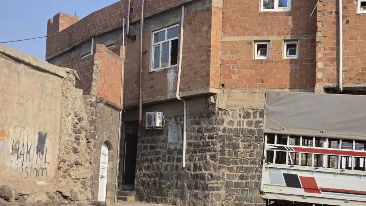 sanliurfada bir evde silahli catisma 1 kisi oldu 8 gozalti var qvYpmIBM.jpg