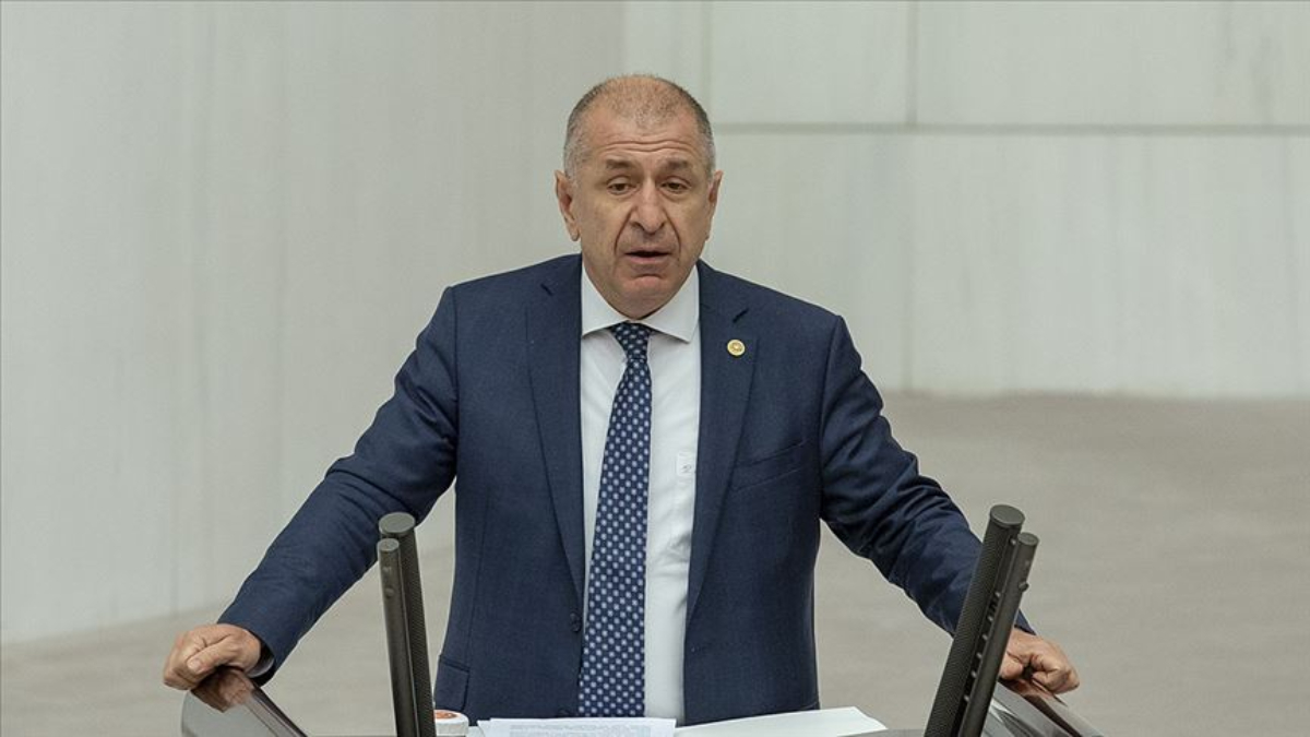 umit ozdagla ahmet davutoglu kavgasi buyuyor gelecekti ama gelemedi Md1CHdpZ.jpg