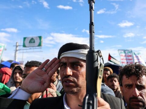 Husiler resmen savaşa katıldı. İsrail’e ilk füze saldırısı