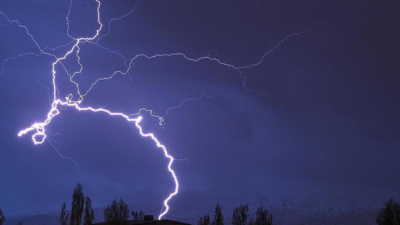 Bangladeş’te Yıldırım Düşmesi: 14 Kişi Hayatını Kaybetti