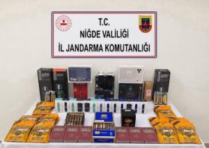 nigde-ulukislada-yol-kontrolunde-168-puro-ve-kacak-elektronik-urun-ele-gecirildi-WbVIg4UY