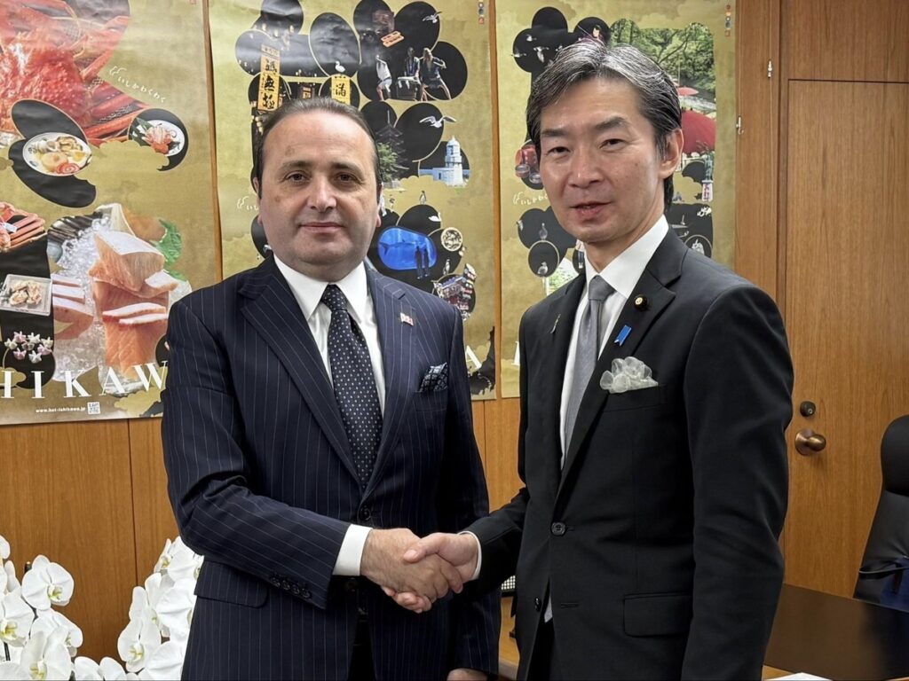 ticaret-bakan-yardimcisi-tuzcu-tokyoda-japon-mevkidaslariyla-anlasmayi-gorustu-fyCHv7xs